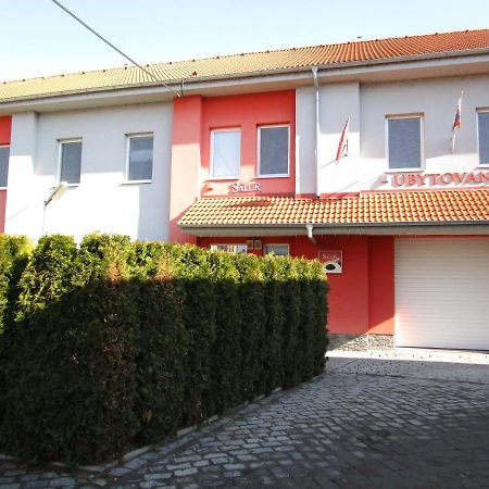 Salur Bed & Breakfast Nove Zamky Bagian luar foto