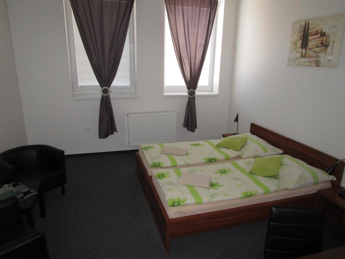 Salur Bed & Breakfast Nove Zamky Bagian luar foto