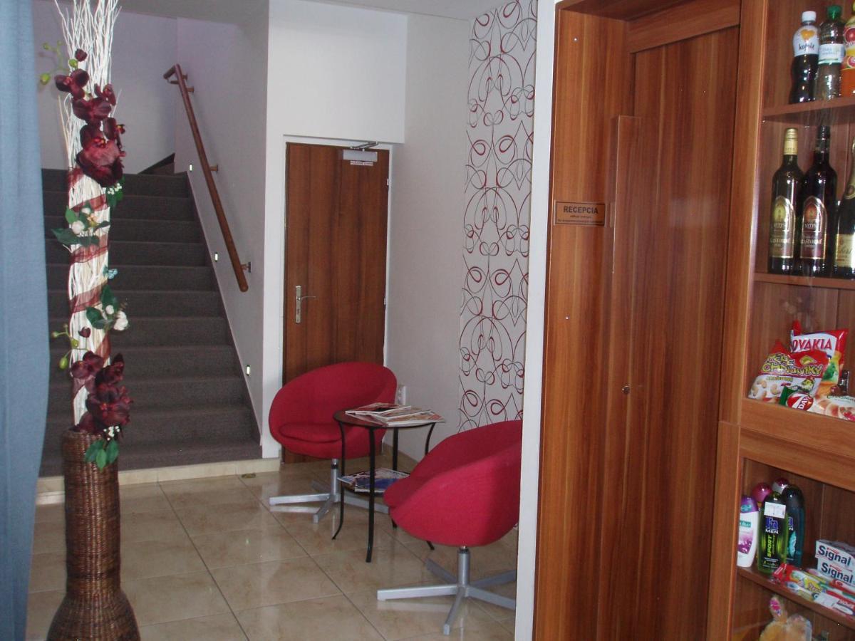 Salur Bed & Breakfast Nove Zamky Bagian luar foto